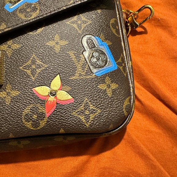 Louis Vuitton Pouchette Metis Love Lock Limited Edition Crossbody Bag - Picture 11 of 16